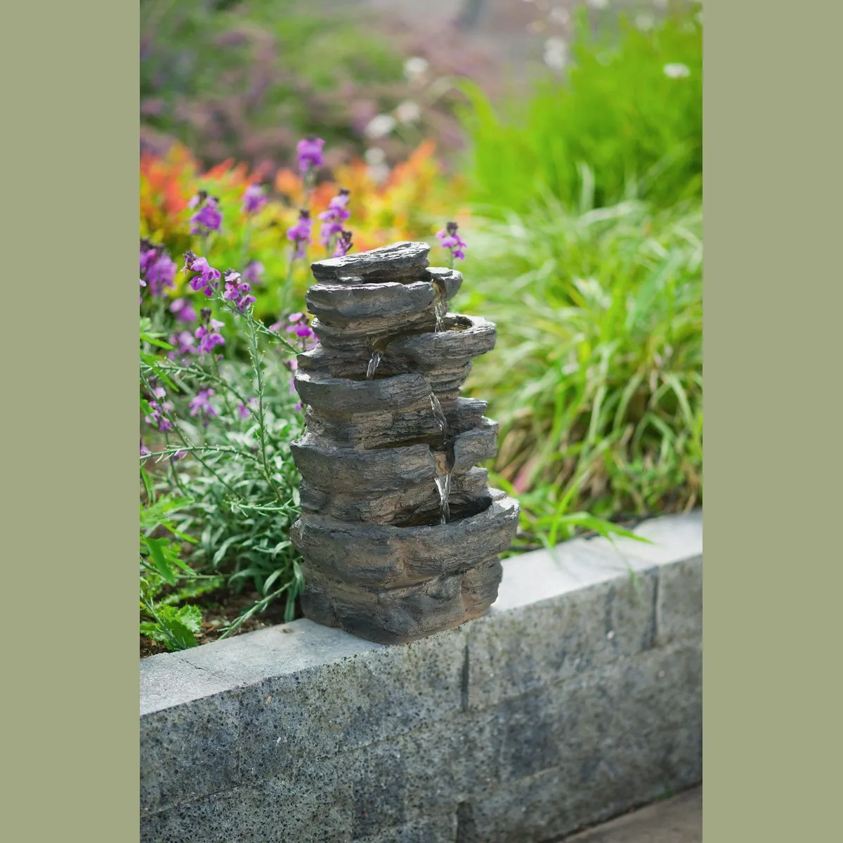 AcquaArte MIRAS Gartenbrunnen Wasserfall, dekorative Felsoptik, LED-Beleuchtung inklusive 2