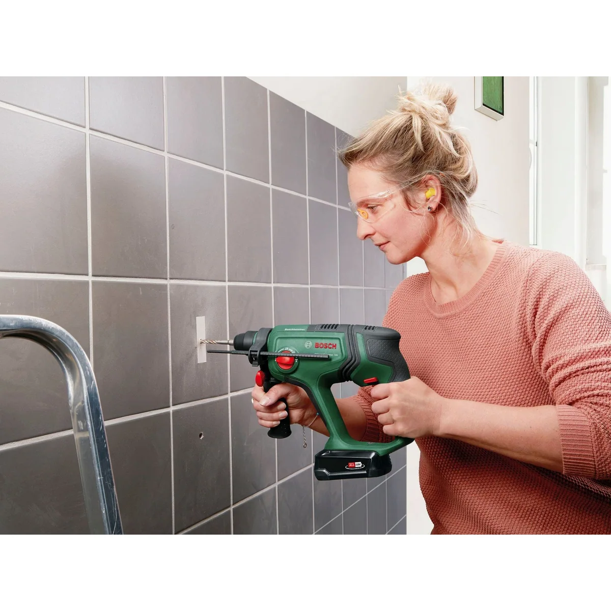 Bosch Home & Garden UniversalHammer Akku-Bohrhammer, 18V/2,5Ah, kompakt und leistungsstark 3