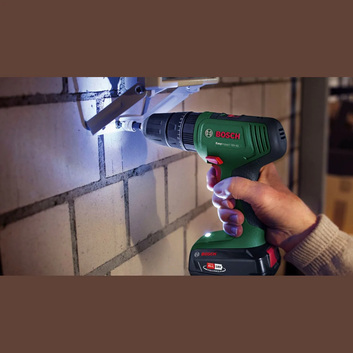 Bosch Home & Garden UniversalHammer, 18V Akku-Bohrhammer mit 2 Akkus und Ladegerät 5