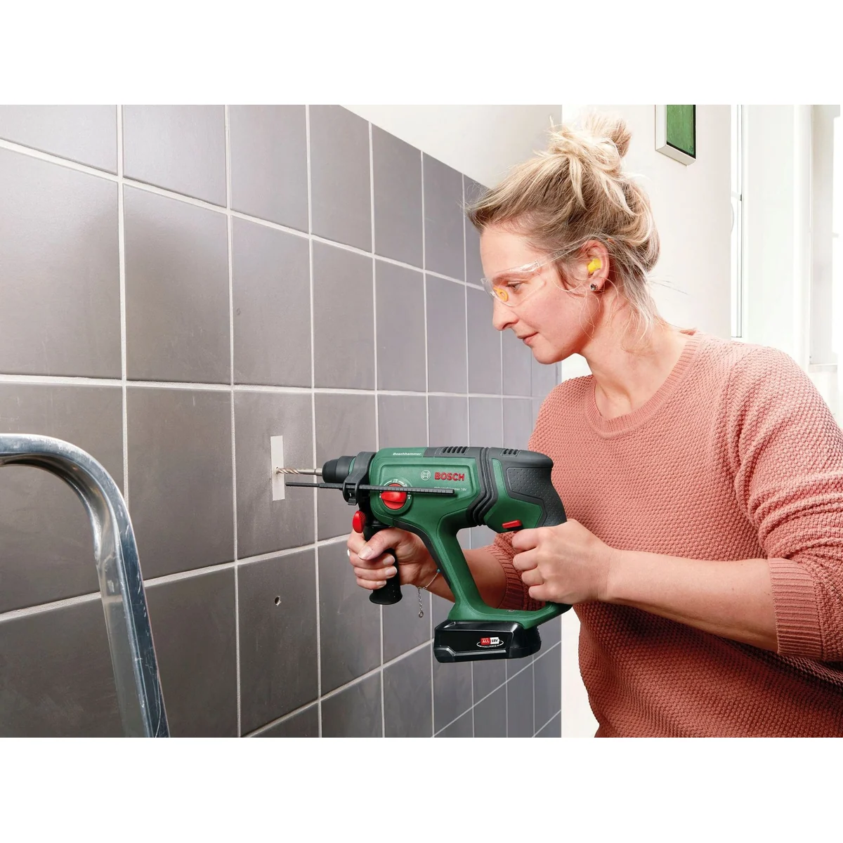 Bosch Home & Garden UniversalHammer, 18V Akku, kompakt und leistungsstark 4