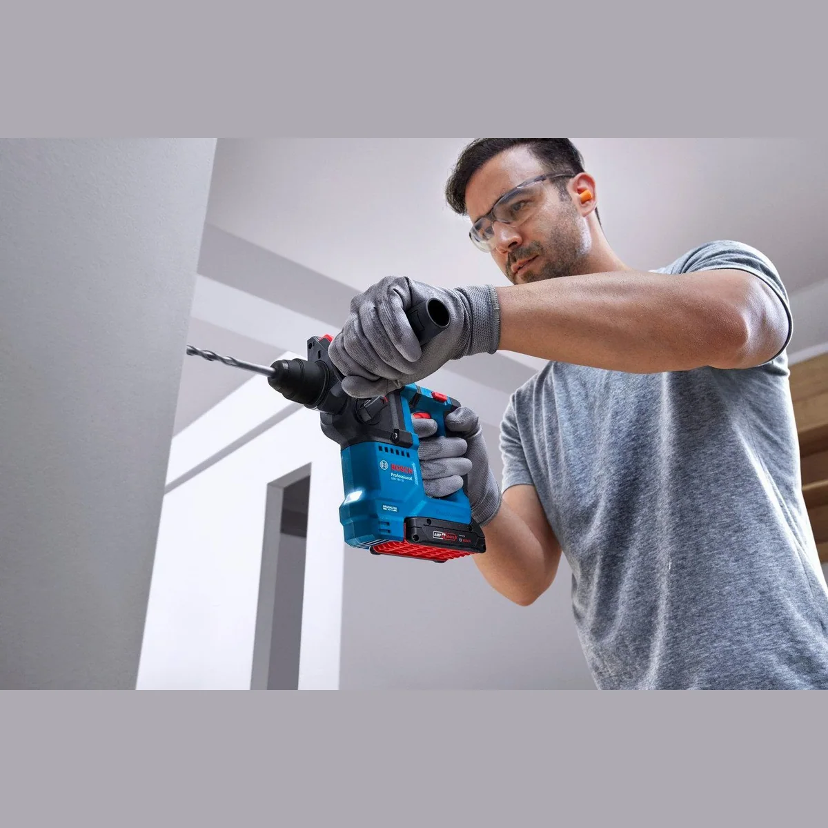 Bosch Professional GBH 18V-18 Akku-Bohrhammer, mit 2 Akkus und Ladegerät, kompaktes Design 5