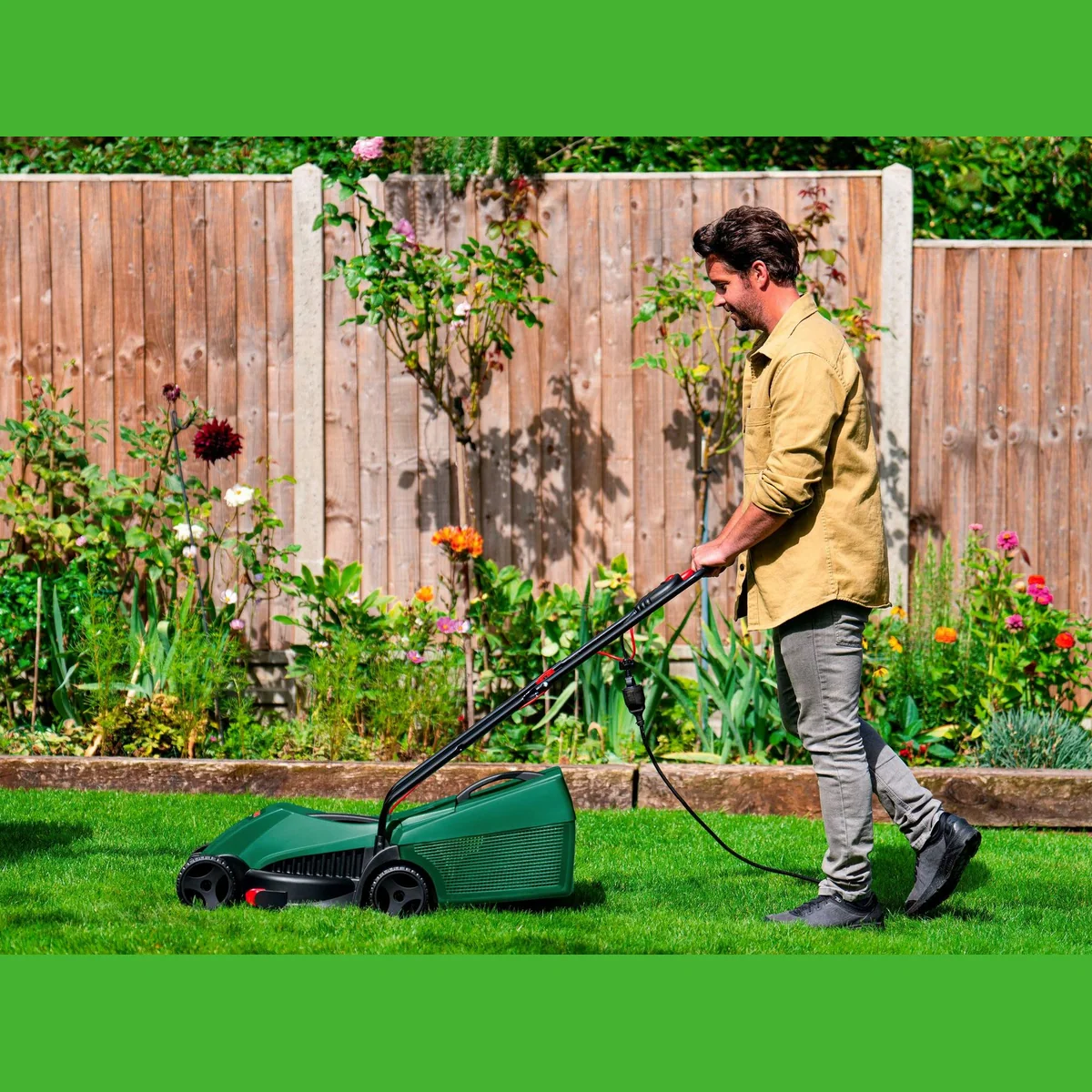Bosch Home & Garden EasyRotak 32-205, effizientes Mähen bis an den Rand — leicht und handlich 4