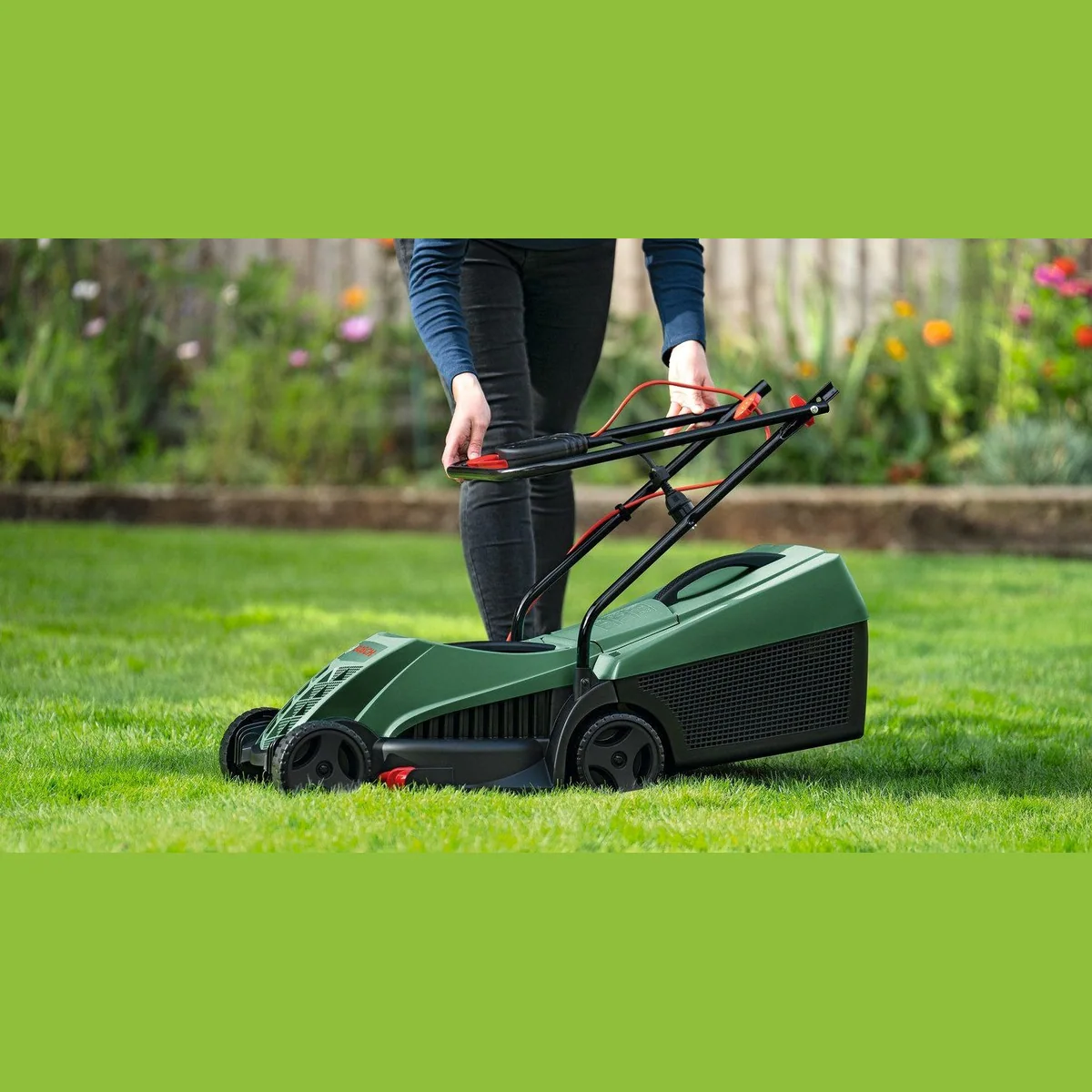Bosch Home & Garden EasyRotak 32-215, 32 cm Schnittbreite, kraftvoll und handlich 3