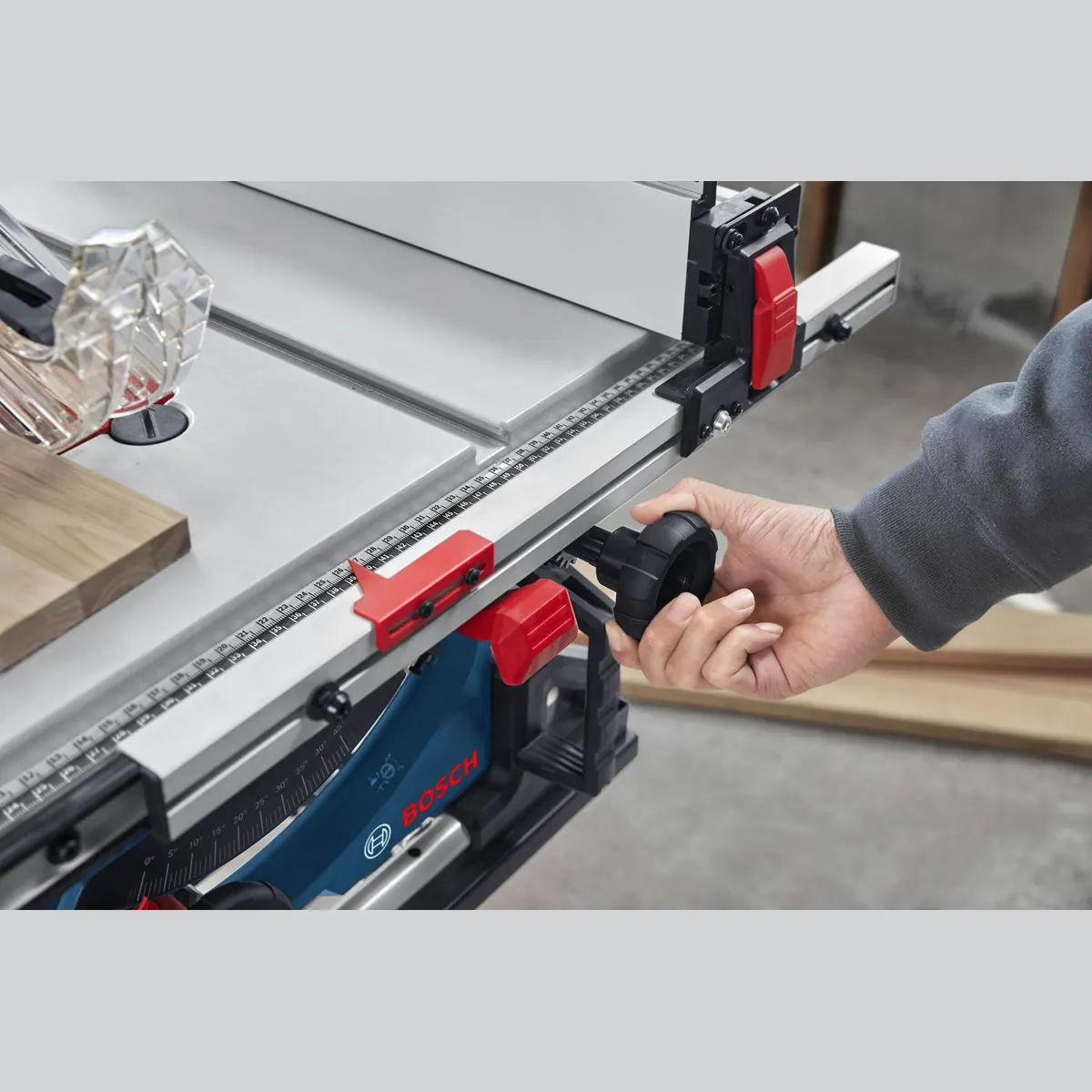 BOSCH Tischkreissäge GTS 70-216, kompakt, präzise Schnitthöhe, staubminimierend 2