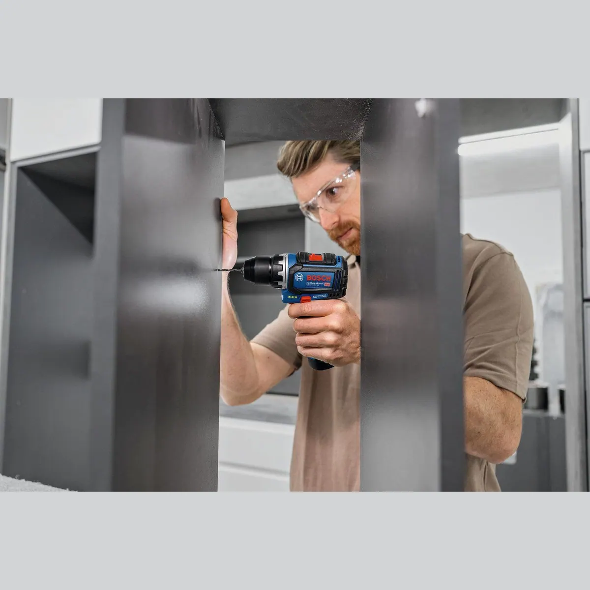 Bosch Professional Akku-Bohrschrauber GSR 12V-32, kompakt, leicht, inklusive 2 Akkus 3