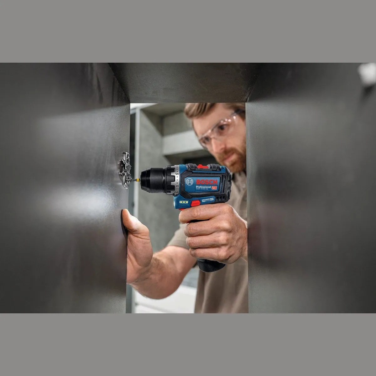 Bosch Professional Akku-Bohrschrauber GSR 12V-32, kompakt und leicht, inkl. 2 Akkus und Zubehörset 3