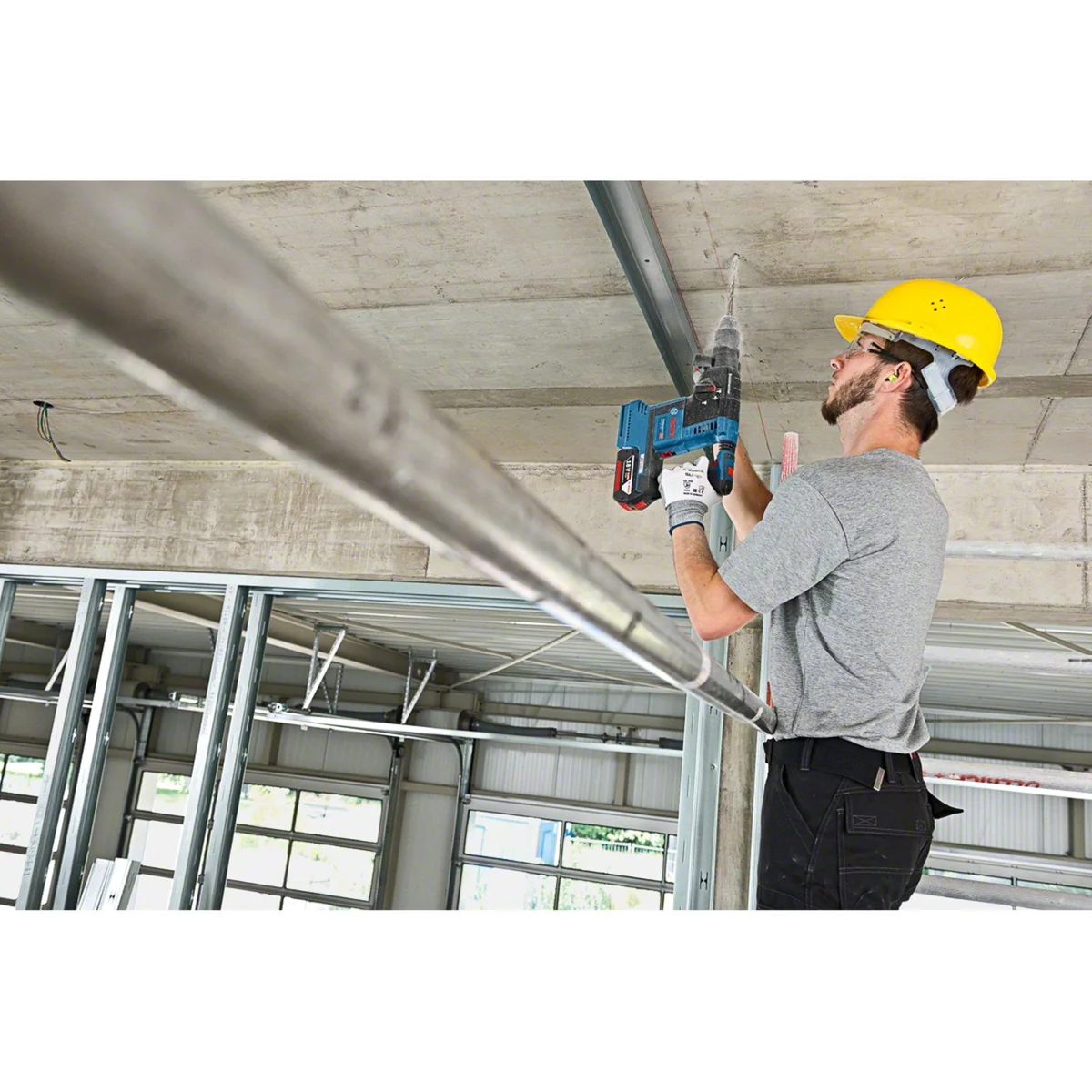 Bosch Professional Combo Kit, Akku-Bohrschrauber 18V & Bohrhammer 18V — hohe Mobilität, vielseitige Anwendungen, robuste XL-BOXX 5