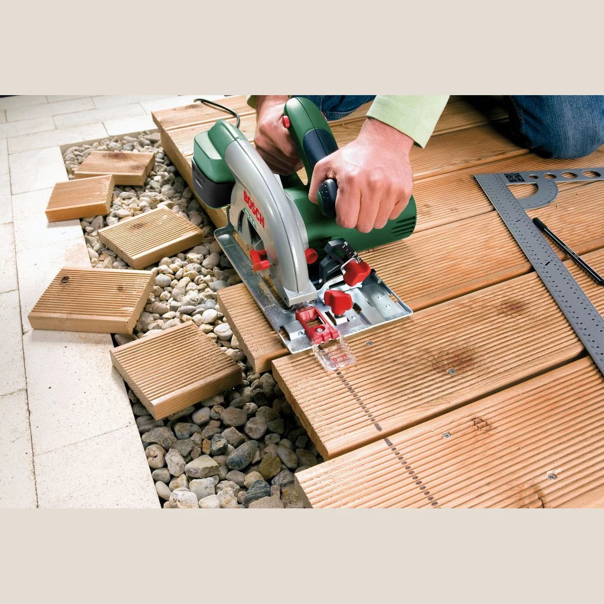 Bosch Home & Garden Handkreissäge PKS 55 A, präzise Schnitte, integrierte Spannhebel 2