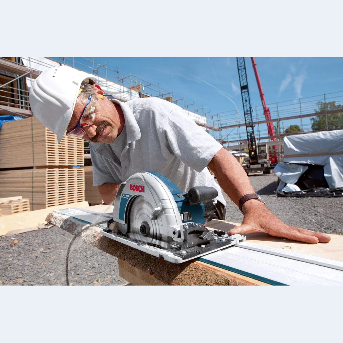 Bosch Professional GKS 85 G Handkreissäge, 2200 W Motor, Führungsschienen-kompatibel 2