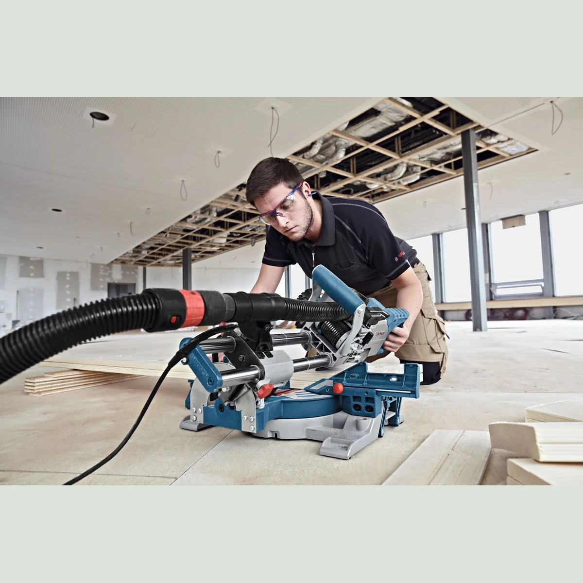 Bosch Professional GCM 8 SJL Paneelsäge, 1600 W, präzise Schnitte und kompakte Bauweise 3