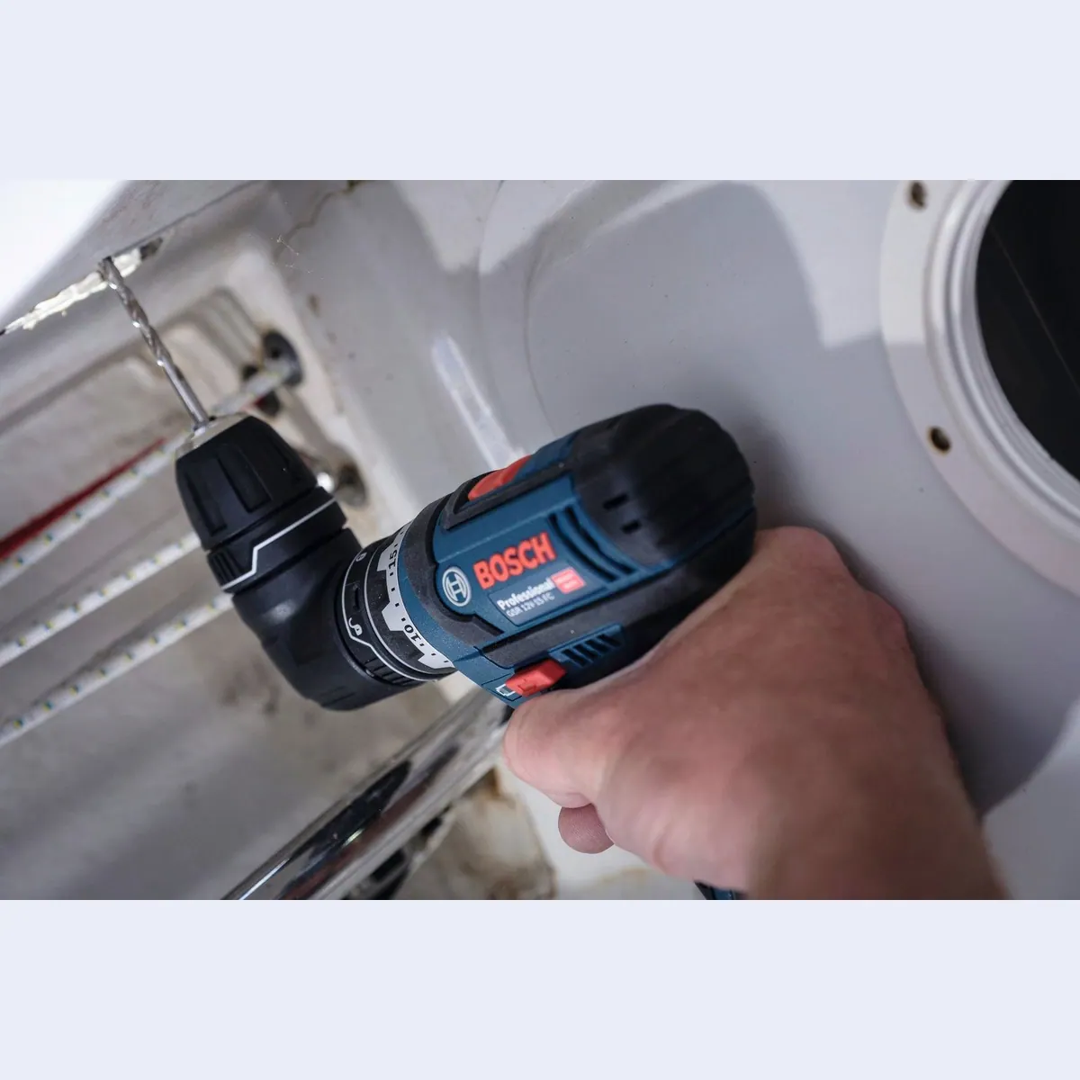 Bosch Professional GSR 12V-15 Akku-Bohrschrauber, 1300 U/min, inkl. 2 Akkus und Zubehör 4