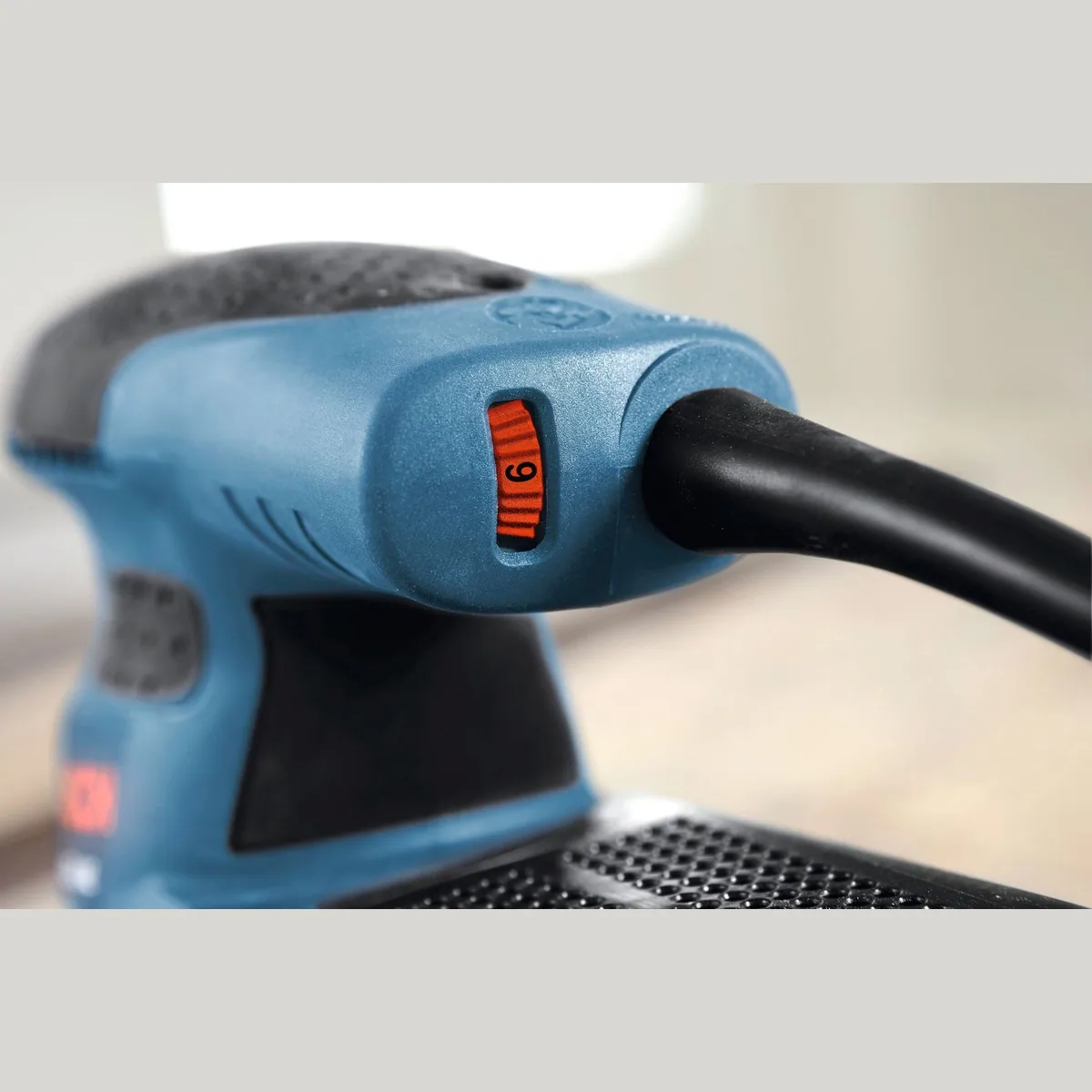Bosch Professional Exzenterschleifer GEX 125-1 AE, präzise Schleifleistung, kompakte Bauweise, hohe Umdrehungszahl 5