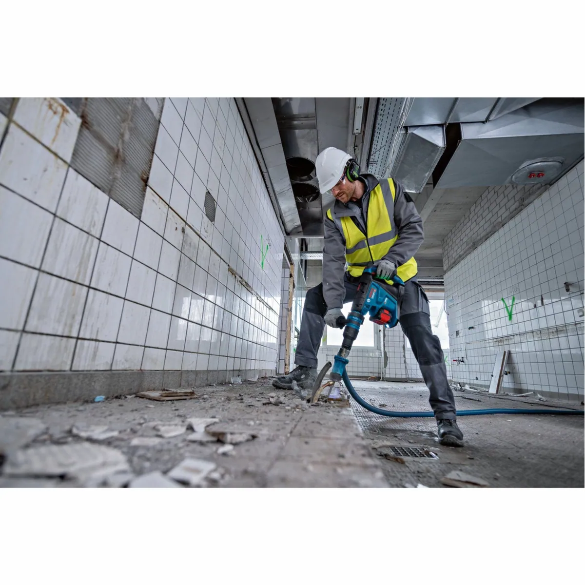 Bosch Professional BITURBO GBH 18V-40 C, kabelloser Akku-Bohrhammer mit 9 Joule Leistung 4