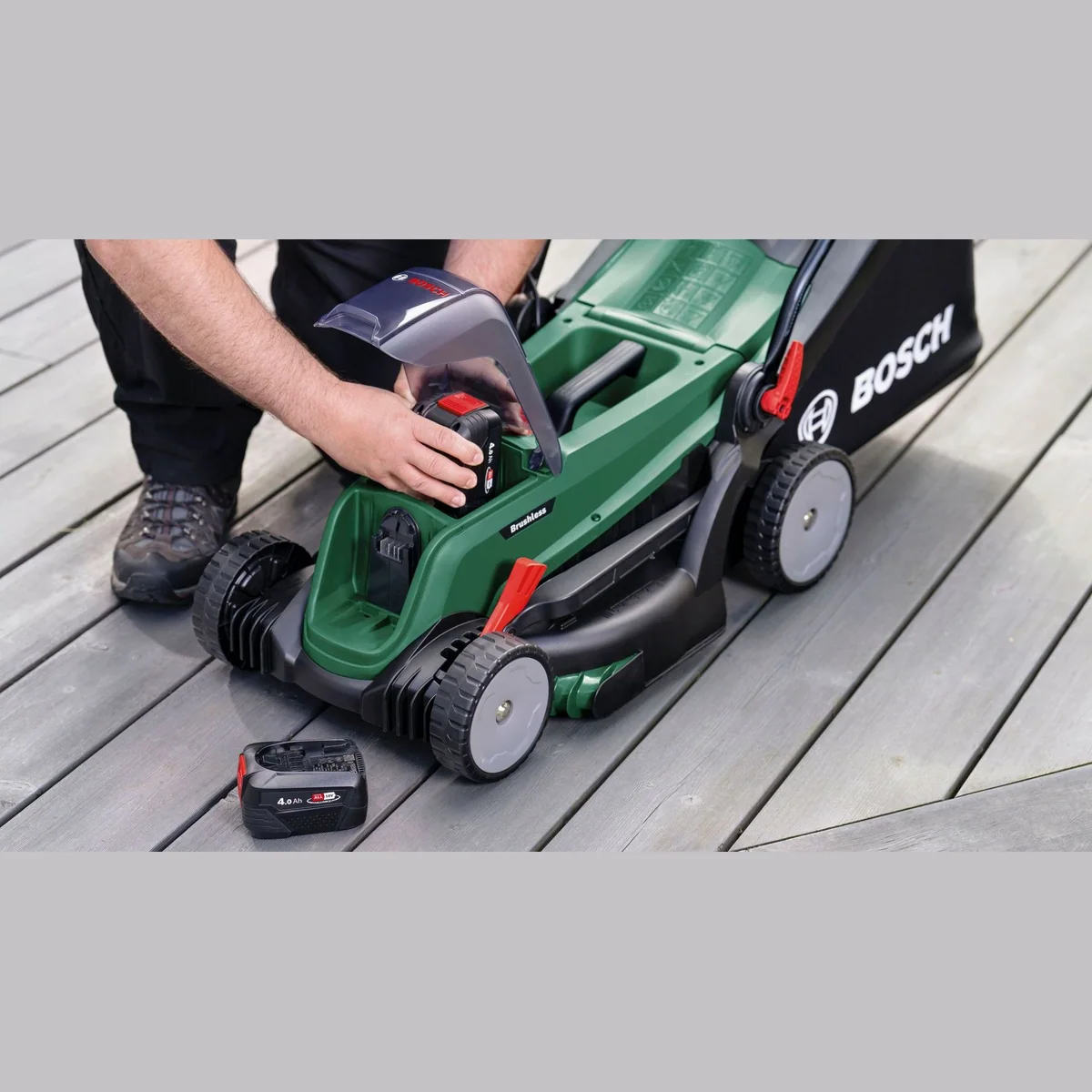 Bosch Home & Garden UniversalRotak 2x18V-37-550, bürstenloser Motor, Ergoflex-Griffe 5