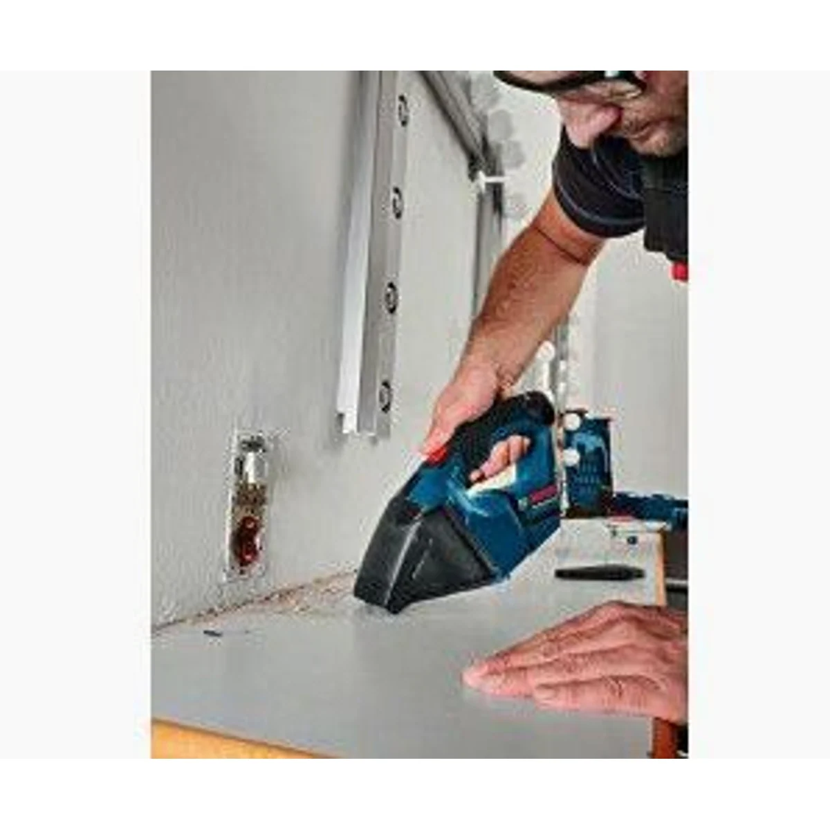 Bosch GAS 12V-LI Akku-Staubsauger, 12V, 3,0Ah, kompakt und leistungsstark 3