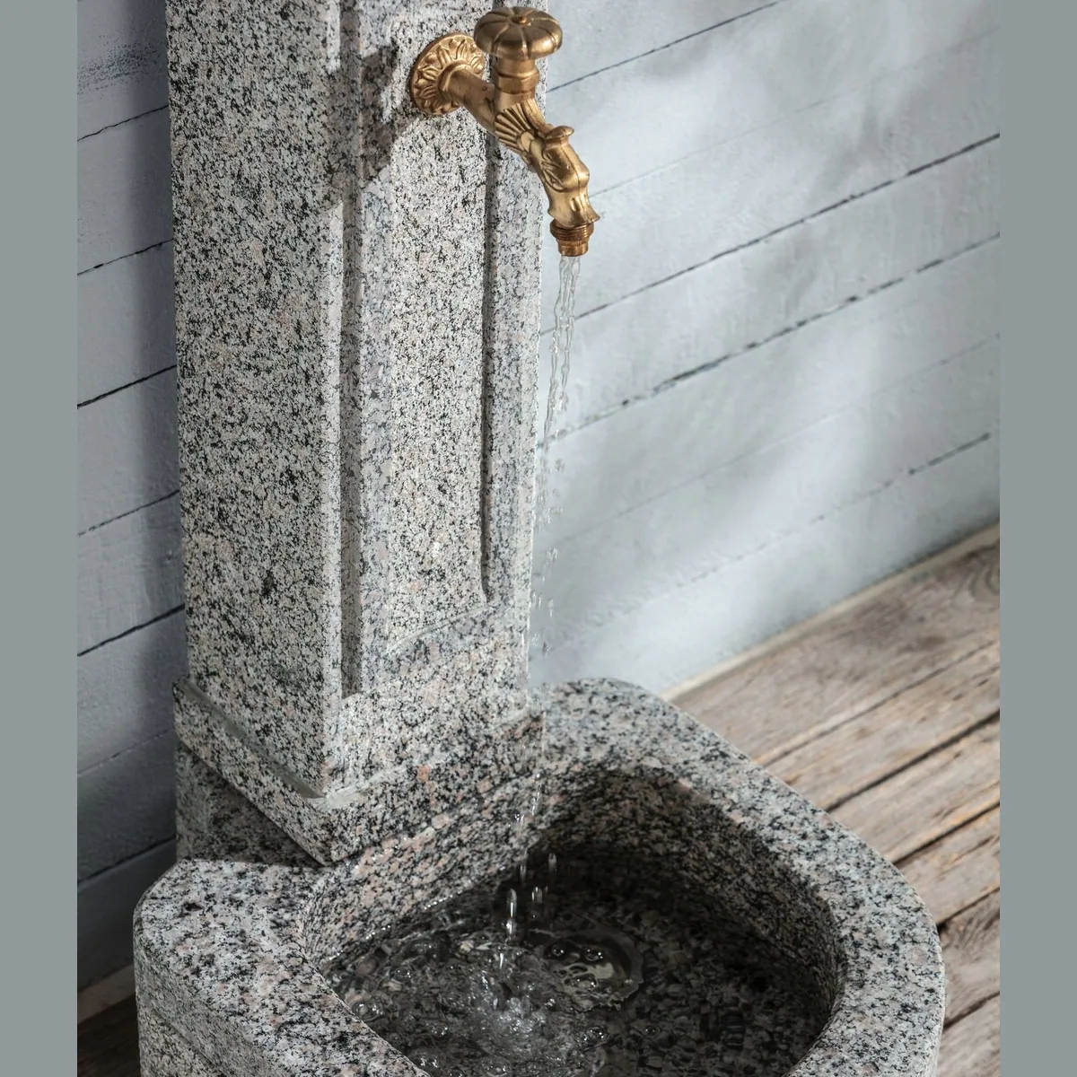 Dehner Gartenbrunnen Berlin, 110 x 45 x 60 cm, Granit, nostalgischer Wasserhahn 5