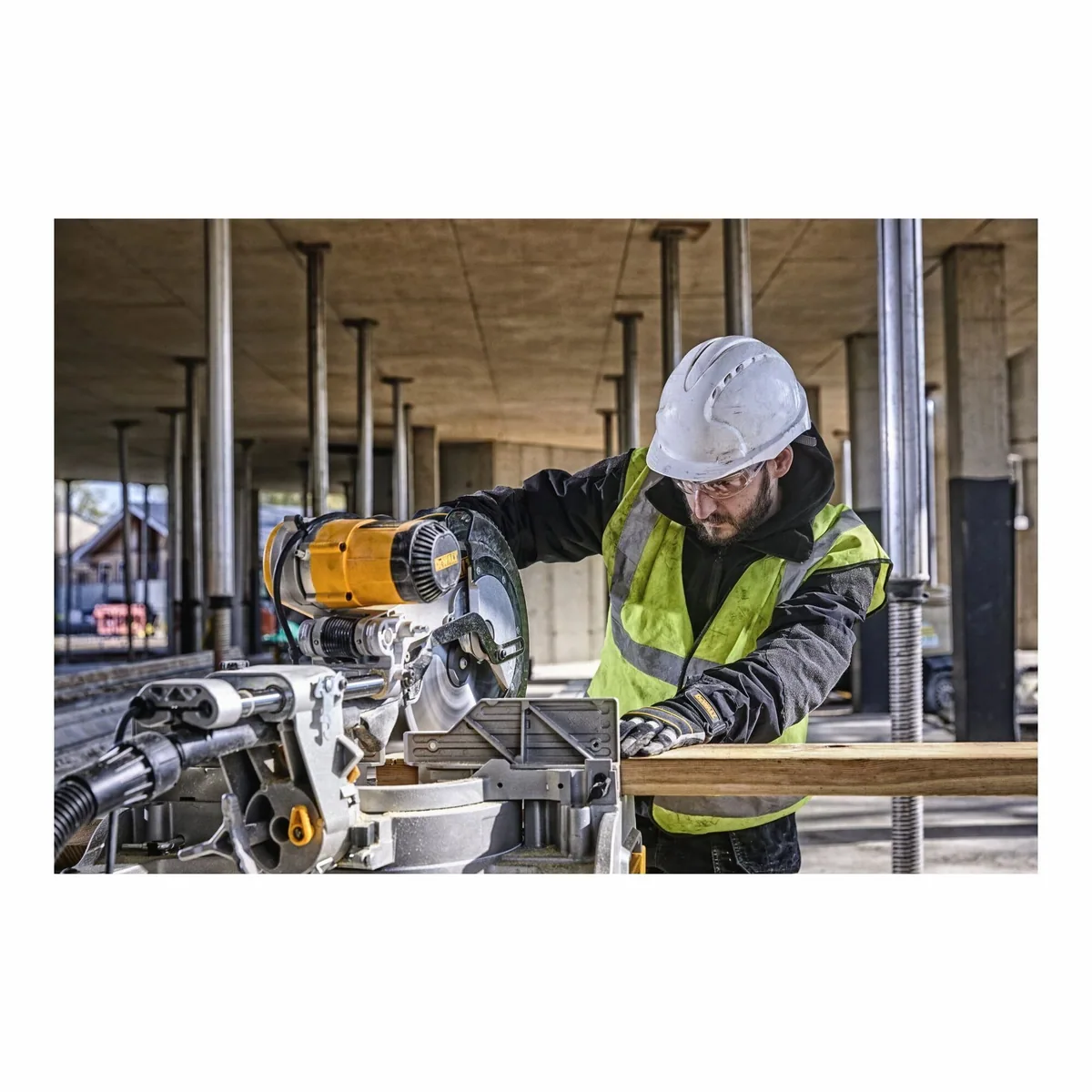 DeWalt DWS780-QS Paneelsäge, präzise Gehrungs- und Neigungseinstellungen 3