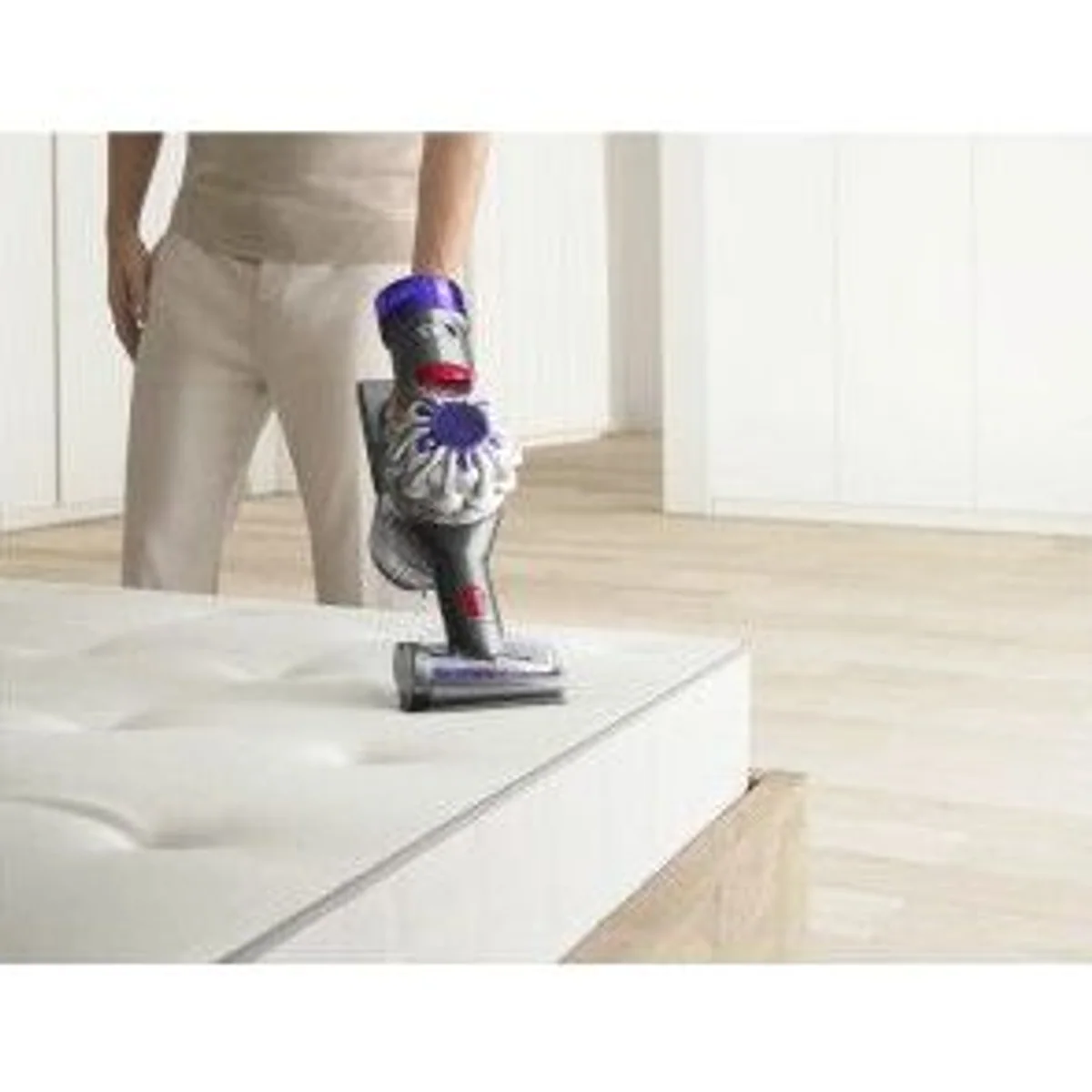 Dyson V8 Advanced, kabelloser Staubsauger, hohe Saugkraft, hygienische Entleerung, vielseitige Anwendung 4