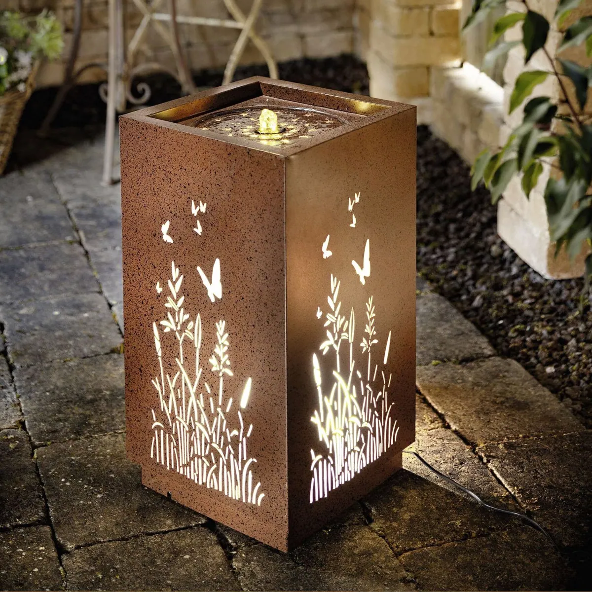 Frank Flechtwaren Gartenbrunnen Blumenwiese, rustikales Design mit LED-Beleuchtung 2