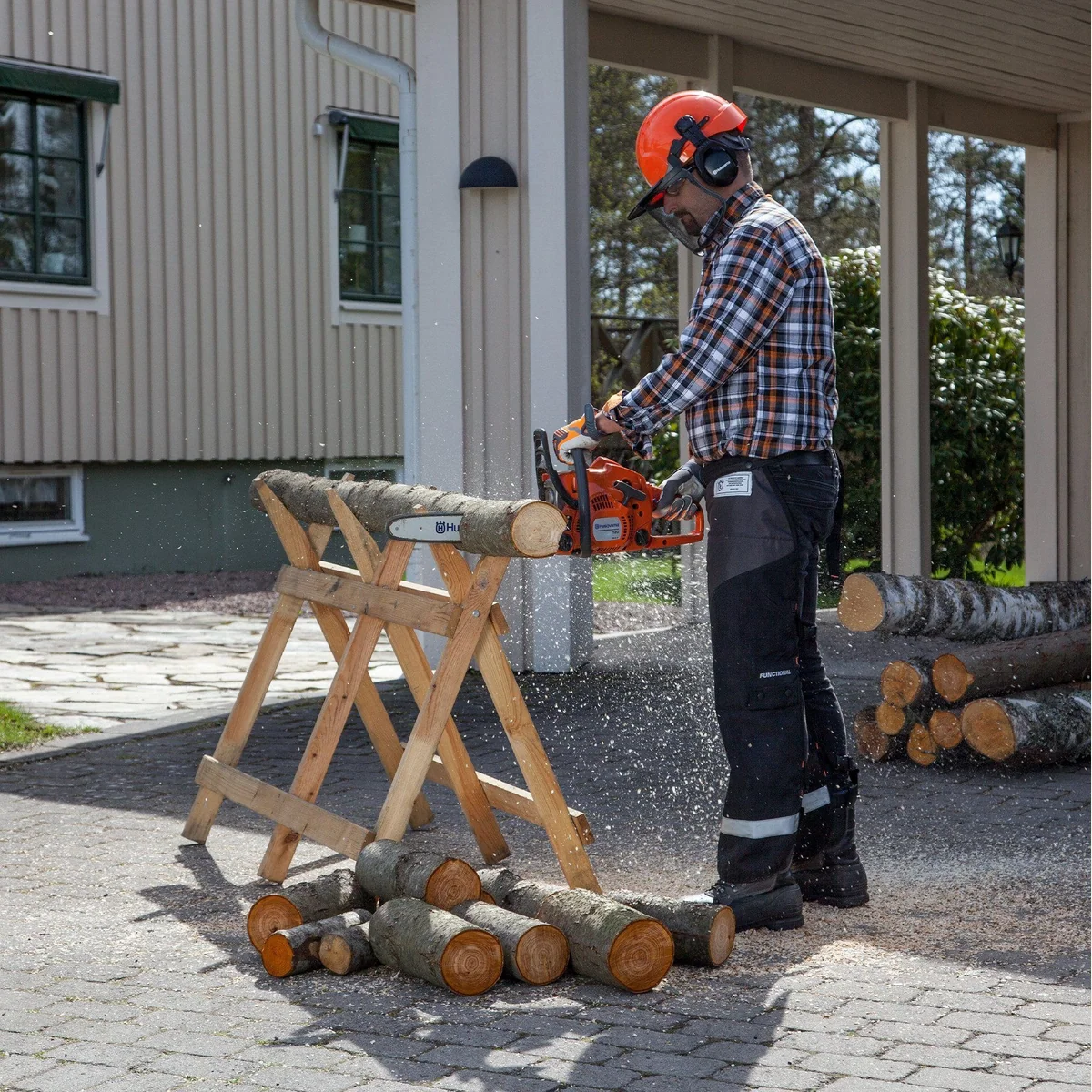 Husqvarna 120 Mark II Benzin-Kettensäge, 35 cm Schwertlänge, X-Torq Motor, LowVib Technologie 2