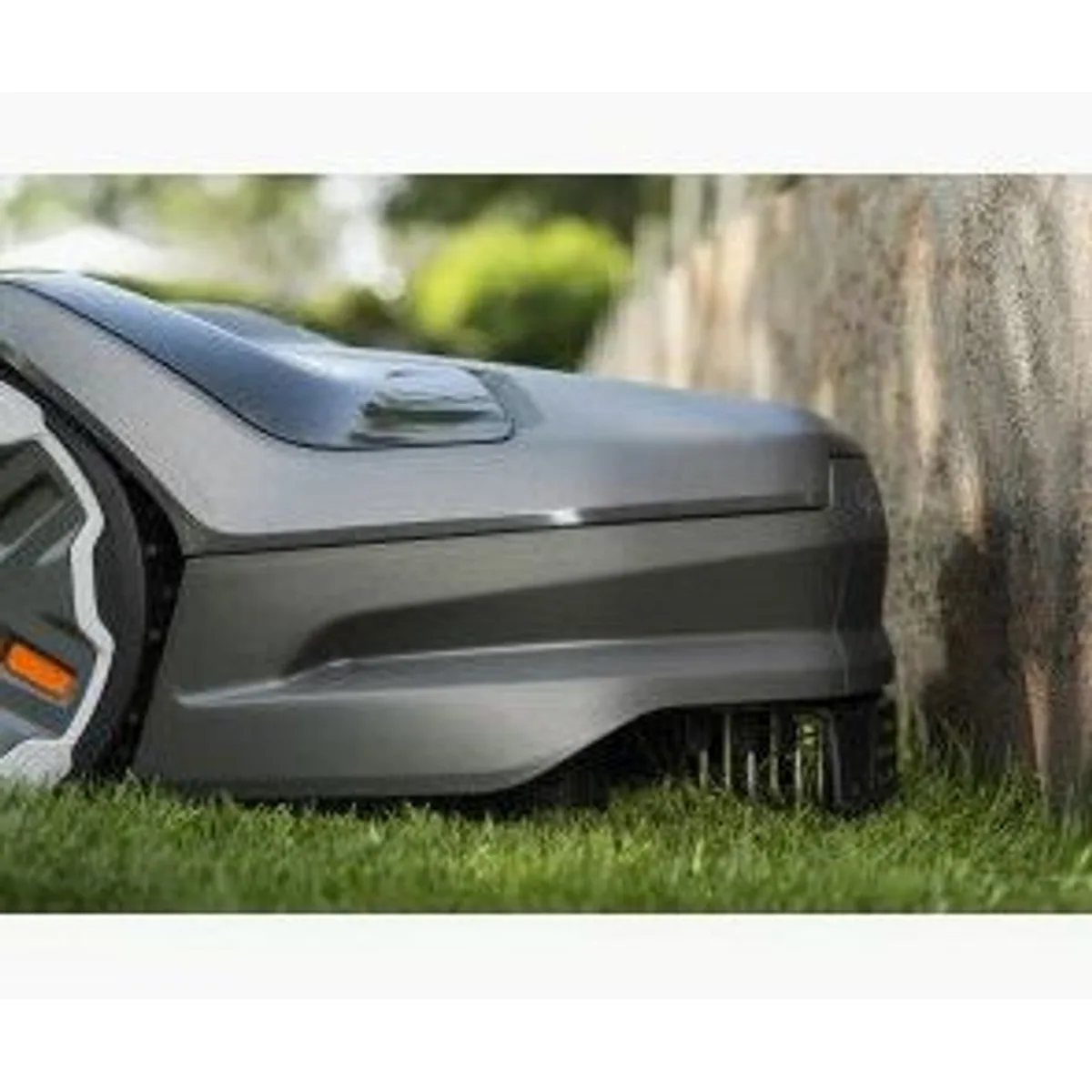 Husqvarna Automower 305E, kompakt, leise, effizient — für Flächen bis 600 m² 5