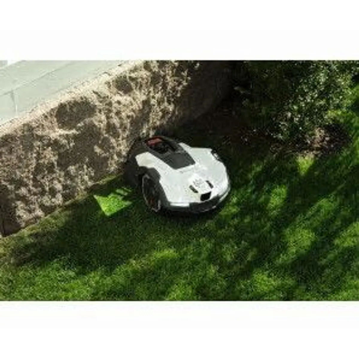 Husqvarna Automower 410VE NERA EdgeCut, KI-Kamera, GPS — präzise Rasenpflege, intelligente Navigation, kompakte Bauweise 3