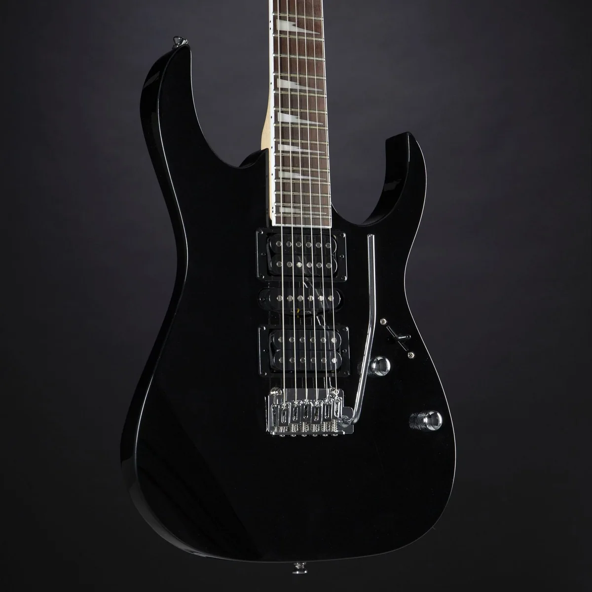 Ibanez Gio GRG170DX-BKN Black Night, vielseitige E-Gitarre mit H/S/H-Pickups 5