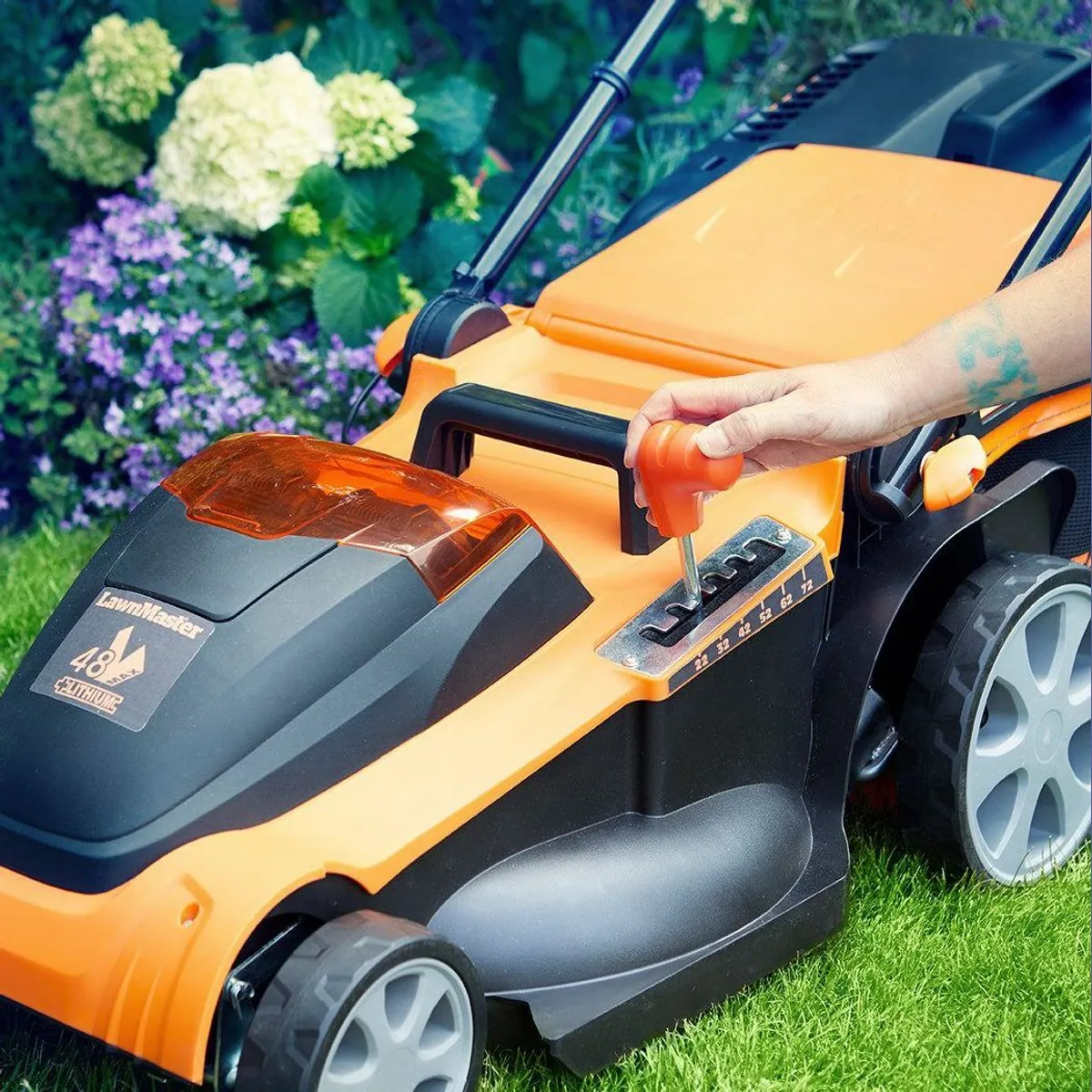 Lawnmaster Akkurasenmäher, 6-stufige Schnitthöhenverstellung, kraftvolle 24V-Akkus 4