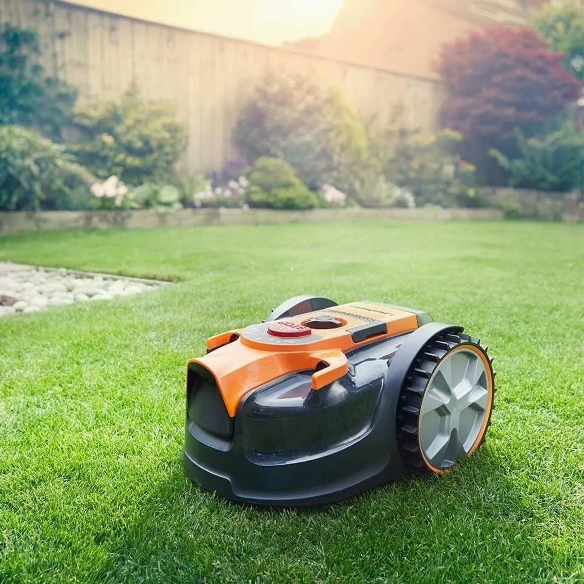 Lawnmaster VBRM16 OcuMow Mähroboter, kabellos, Hindernisvermeidung, Geräuscharm 2