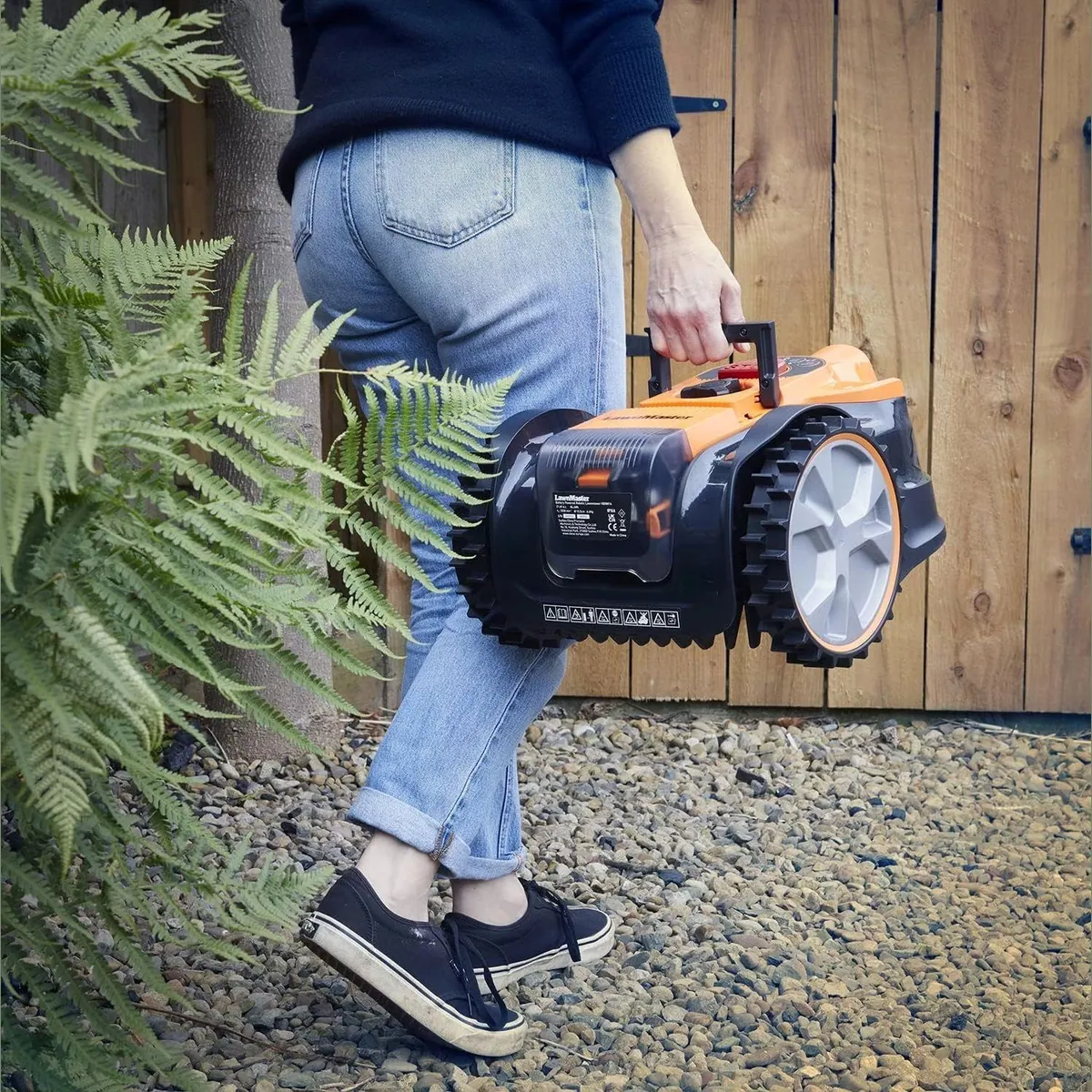Lawnmaster VBRM16 OcuMow Mähroboter, kabellos, Hindernisvermeidung, Geräuscharm 4