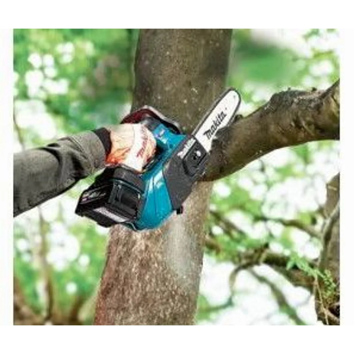 Makita XGT Akku-Kettensäge 40V, leistungsstarker Akku, präzise Schnitte, kompakte Bauweise 4