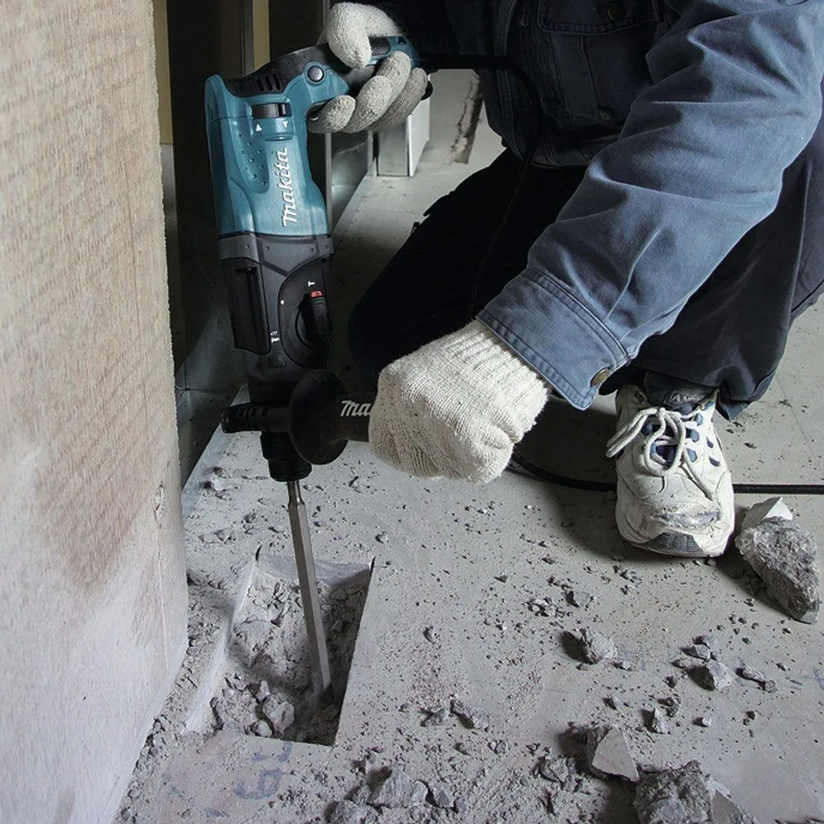 Makita HR2470 Kombihammer, 780 W, SDS Plus, inkl. Aufbewahrungskoffer 2