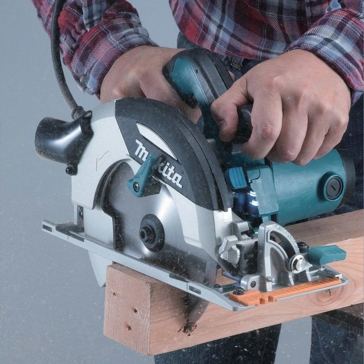 Makita HS7101J1 Handkreissäge, 1.400 W, 67 mm Schnitttiefe — leistungsstark, präzise, ergonomisch 2