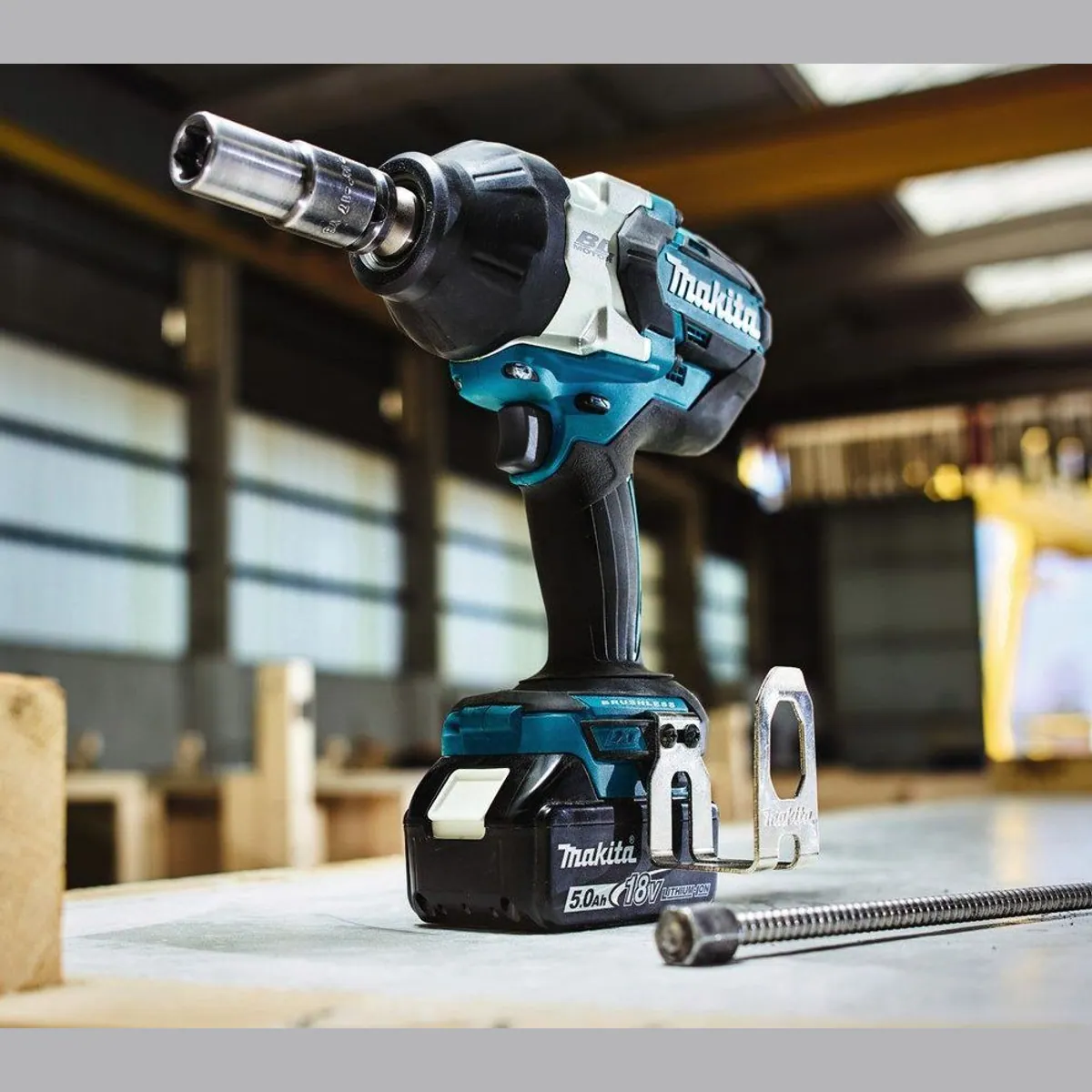 Makita DTW1002Z Akku-Schlagschrauber, 1800 U/min, 1000 Nm Anzugsdrehmoment 2