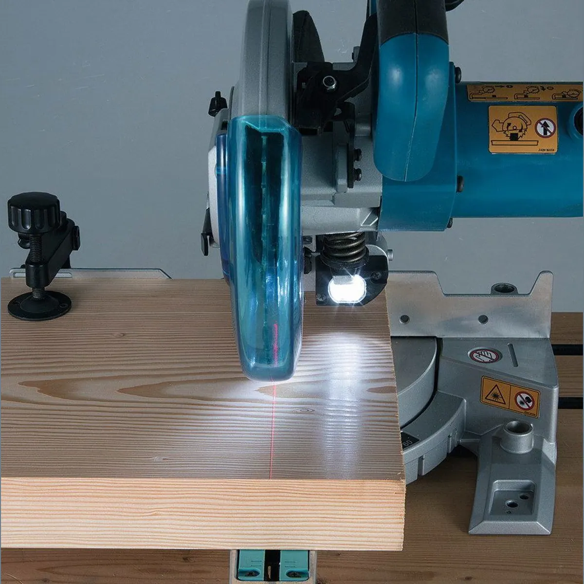 Makita Kapp- und Gehrungssäge LS0815FL, 1.400 W • 216 mm • 5.000 min-1 2