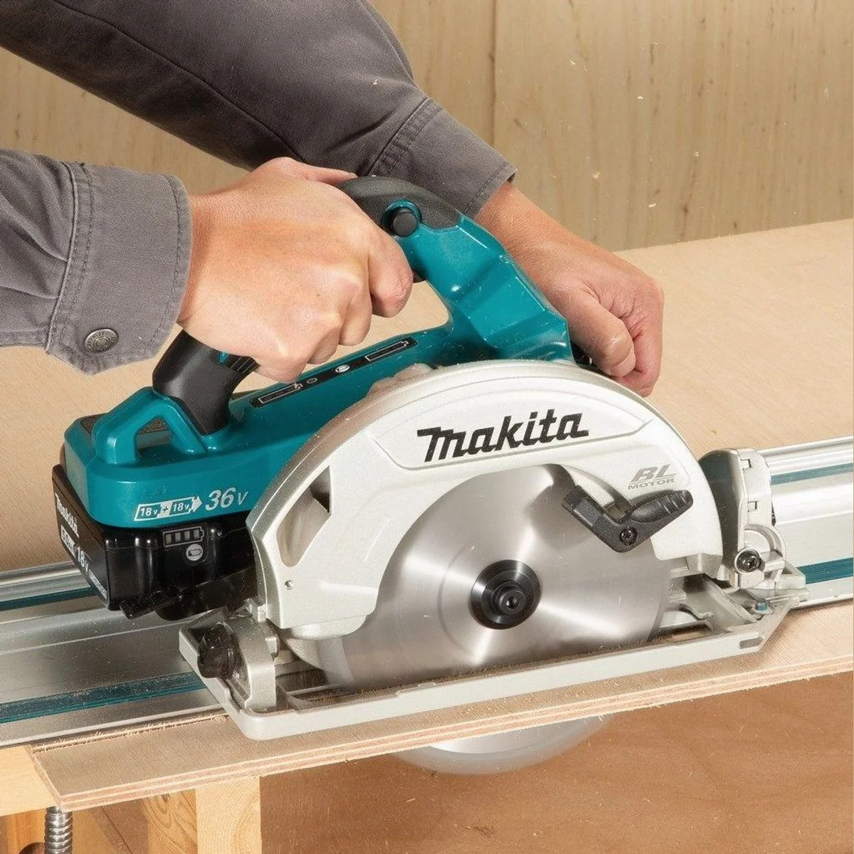 Makita DHS782ZJ Akku-Handkreissäge, 2 x 18V, 62,5 mm Schnitttiefe — präzise Schnitte, flexibles Akkusystem, kompakte Bauweise 2