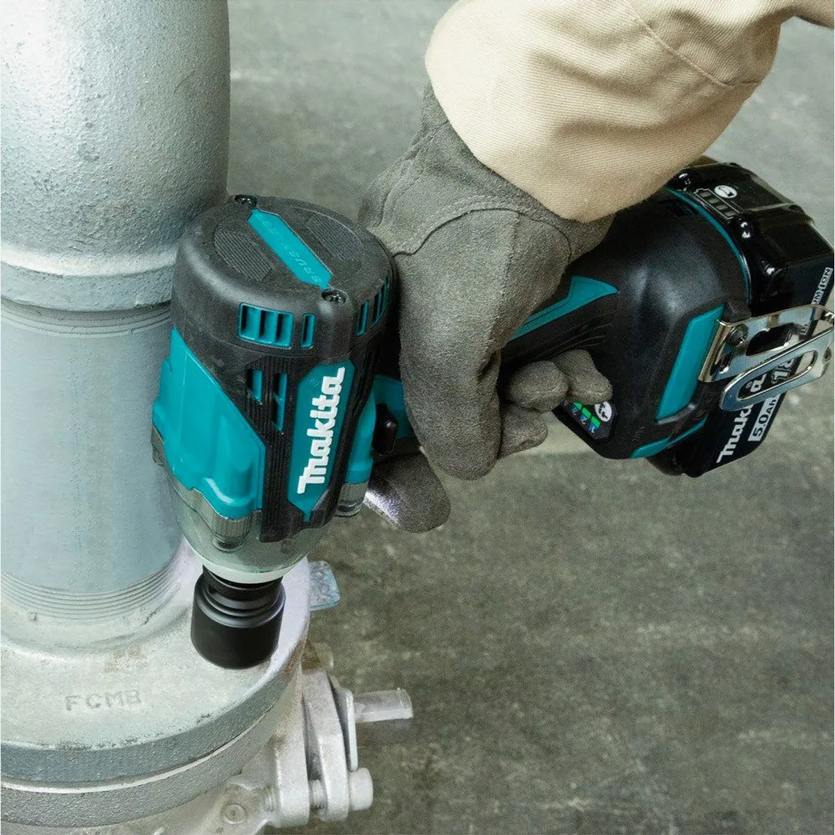 Makita DTW300RTJ Akku-Schlagschrauber, 330 Nm, 3200 U/min, Set mit 2 Akkus 2