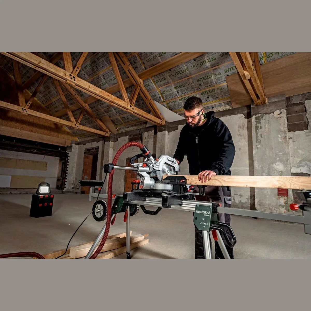 Metabo KGS 254 M Set, Kappsäge mit Zugfunktion und 2. Hartmetall-Sägeblatt 5