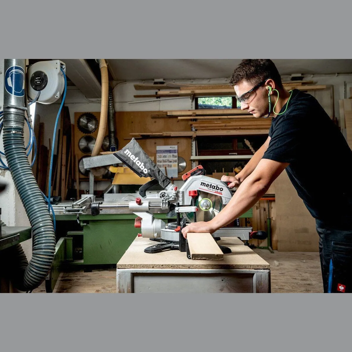 Metabo KGS 18 LTX BL 254 Akku-Kapp-Gehrungssäge, präzise Schnitte, kompakte Bauweise 3