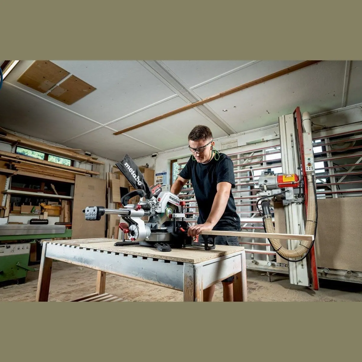 Metabo KGS 18 LTX BL 254 Akku-Kapp-Gehrungssäge, präzise Schnitte, kompakte Bauweise 5