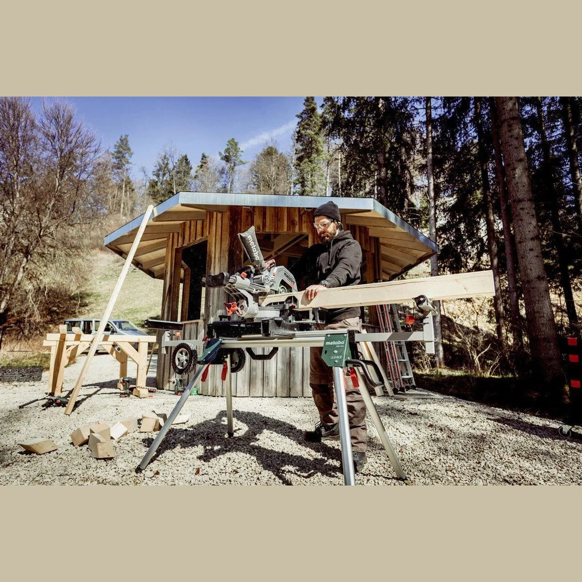 Metabo KGS 18 LTX BL 305 Akku-Kapp-Gehrungssäge, präzise und leistungsstark 2