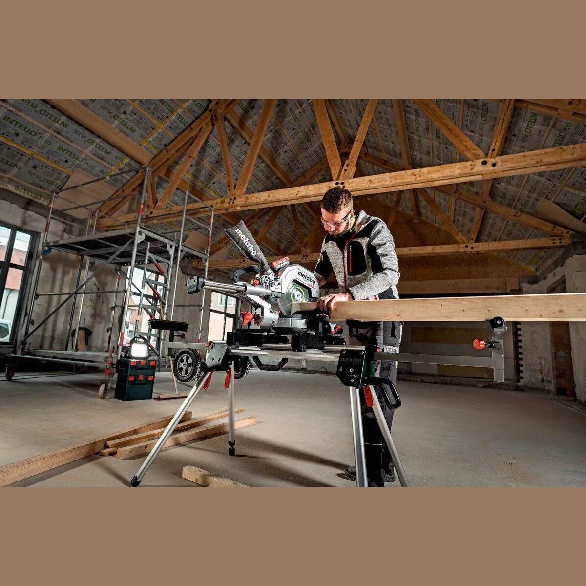 Metabo KGS 18 LTX BL 305 Akku-Kapp-Gehrungssäge, präzise und leistungsstark 3