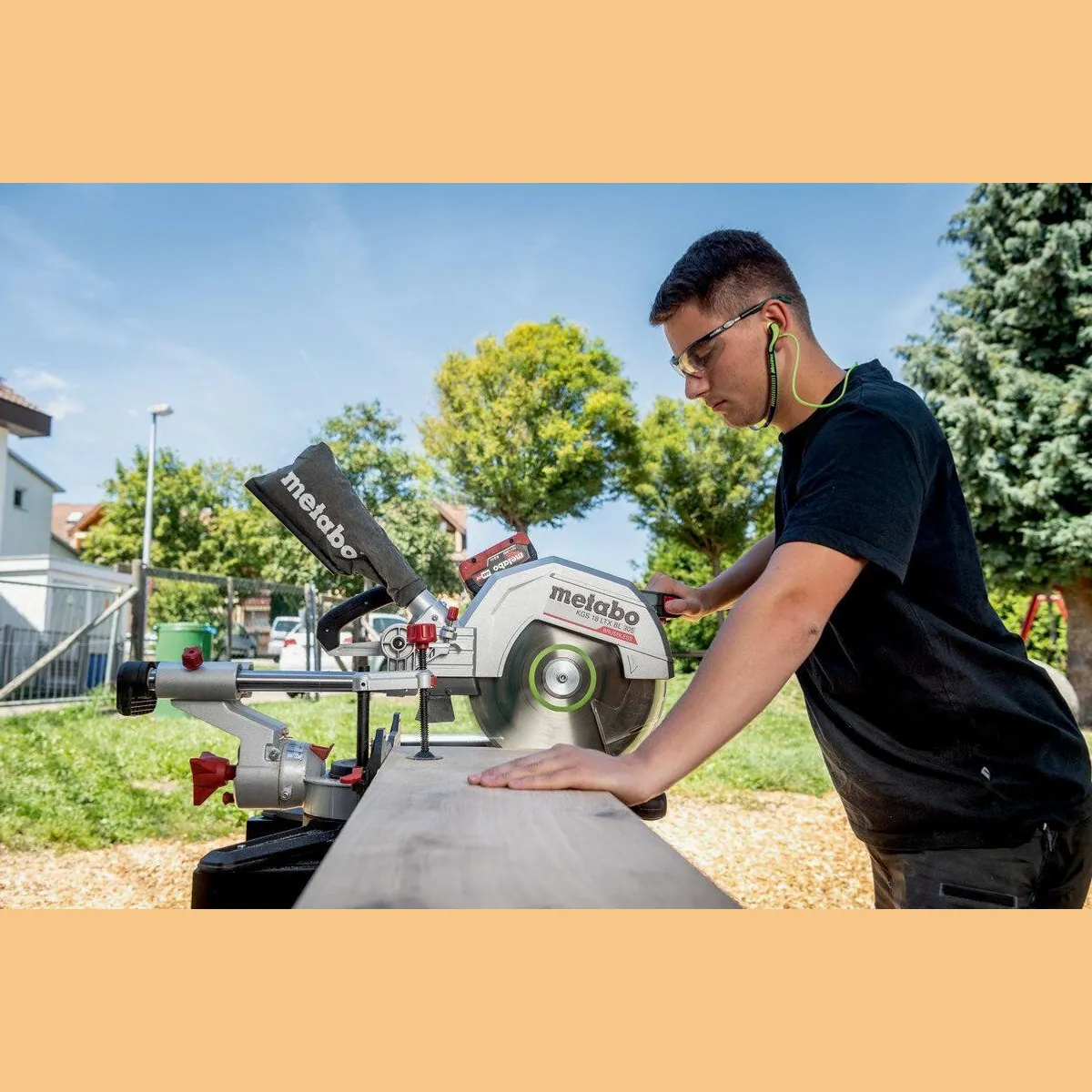 Metabo KGS 18 LTX BL 305 Akku-Kapp-Gehrungssäge, präzise und leistungsstark 4