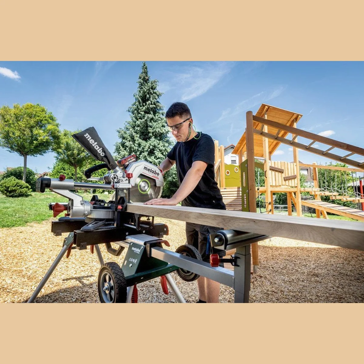 Metabo KGS 18 LTX BL 305 Akku-Kapp-Gehrungssäge, präzise und leistungsstark 5