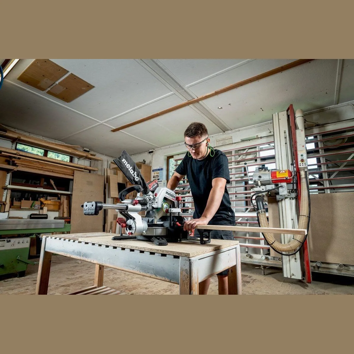 Metabo KGS 18 LTX BL 254 Akku-Kapp-Gehrungssäge, leistungsstarker Brushless-Motor, präzise Schnittführung 5