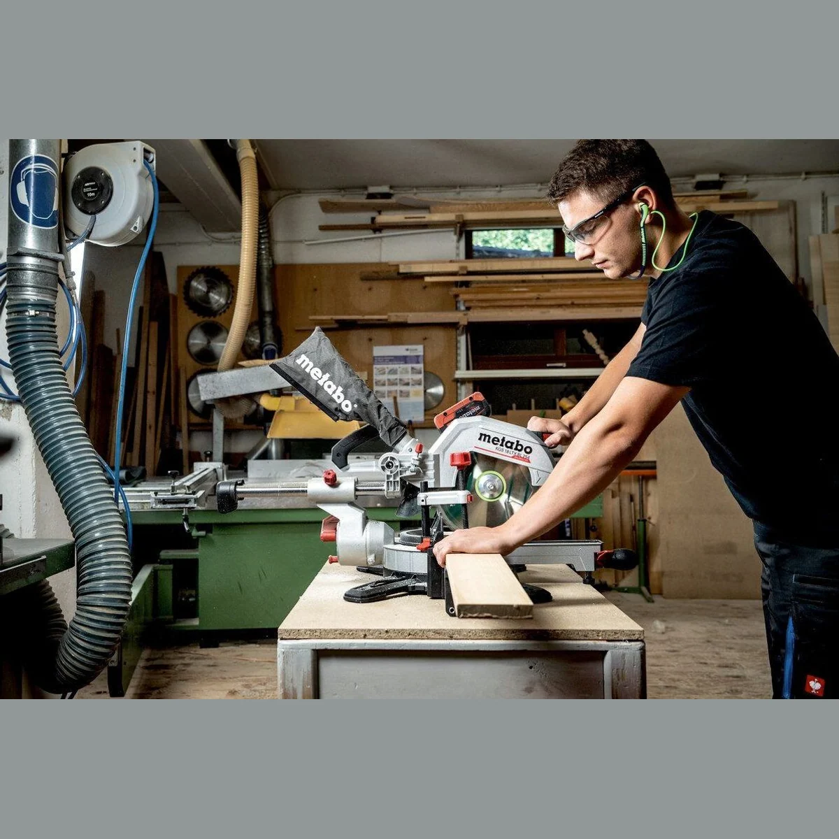metabo KGS 18 LTX BL 254, kompakte Akku-Kapp-Gehrungssäge mit Brushless-Motor 3