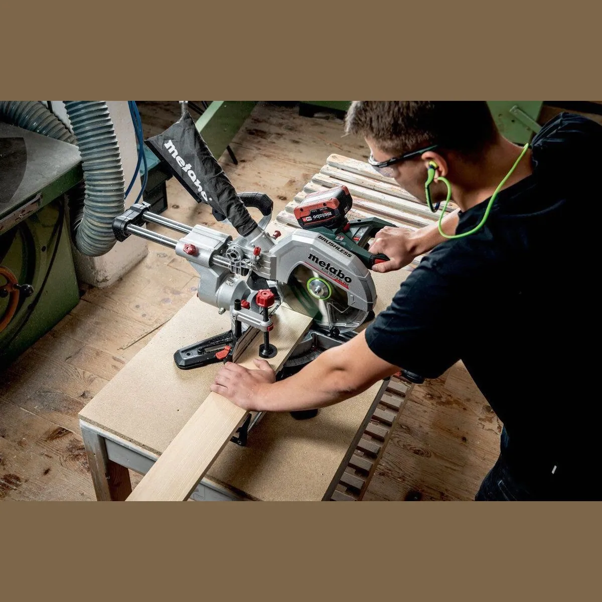 metabo KGS 18 LTX BL 254, kompakte Akku-Kapp-Gehrungssäge mit Brushless-Motor 4