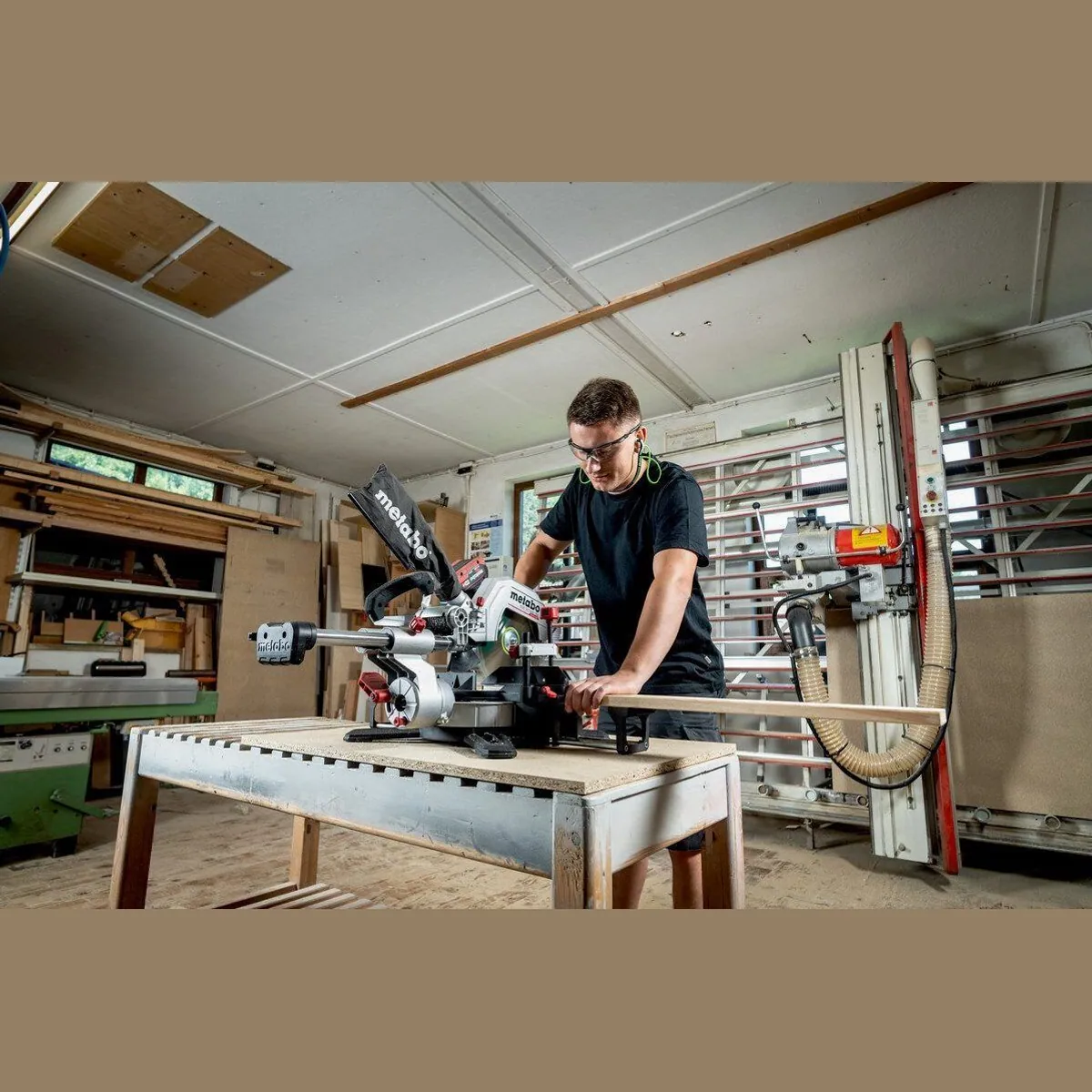 metabo KGS 18 LTX BL 254, kompakte Akku-Kapp-Gehrungssäge mit Brushless-Motor 5