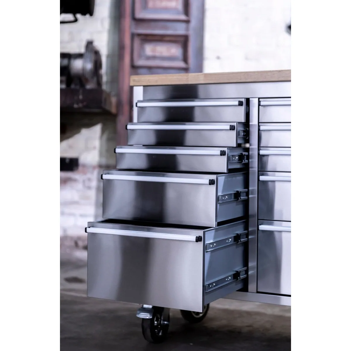 ONDIS24 Werkstattwagen Edelstahl, 15 Schubladen, max. Traglast 300 kg, abschließbar 5