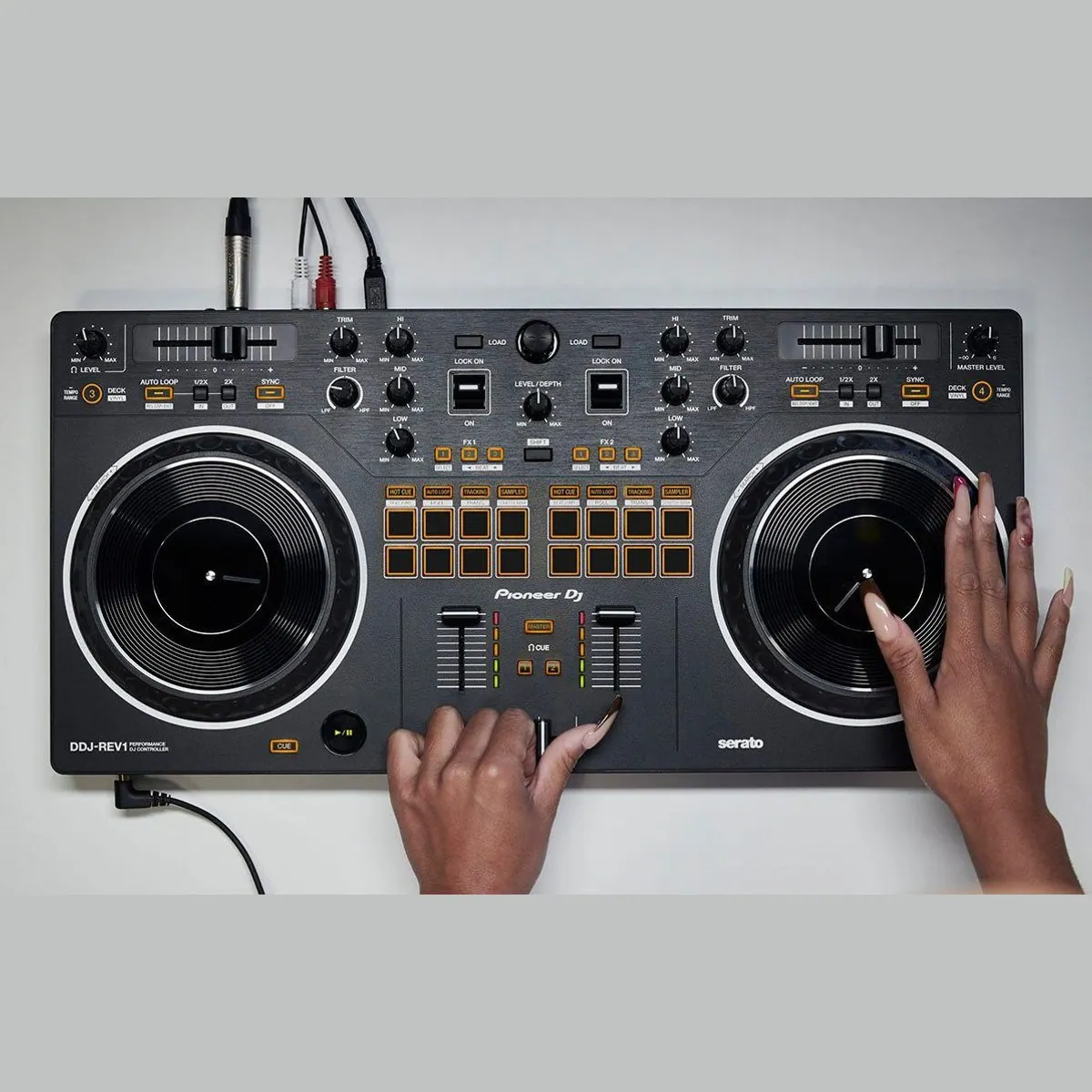 Pioneer DJ DDJ-REV1 DJ Controller, innovatives Design, intuitive Bedienung, große Jogwheels 5